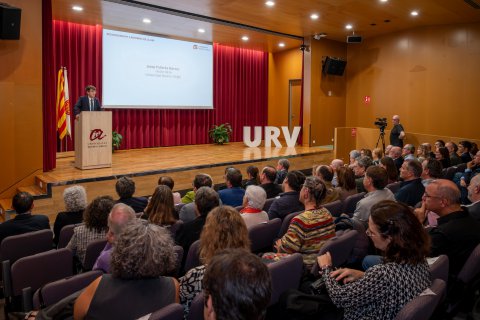 Mercè Gisbert i Josep Holgado han estat reconeguts per la seva trajectòria professional a la URV