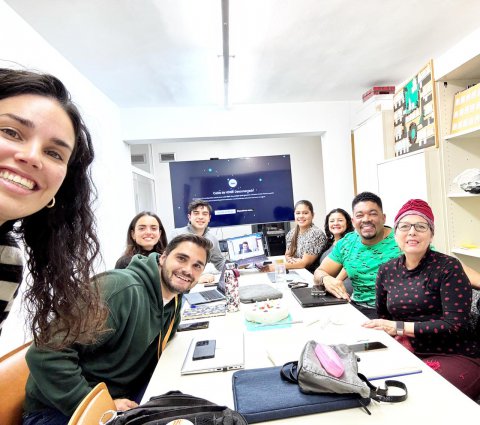 Els estudiants de doctorat d'ARGET treballen compartint els avenços i investigacions de les seves tesis.